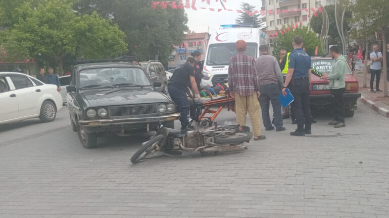 Kütahya’da Motosiklet ve Otomobil Çarpıştı: İki Kardeş Yaralandı